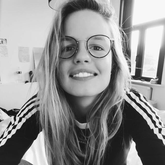 Babysitter in Bruges: Laura