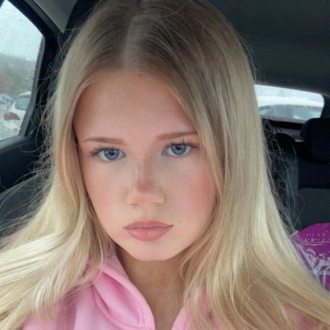 Babysitter in Inchinnan: Qiana