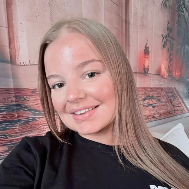 Babysitter in Quincy-sous-Sénart: Lena