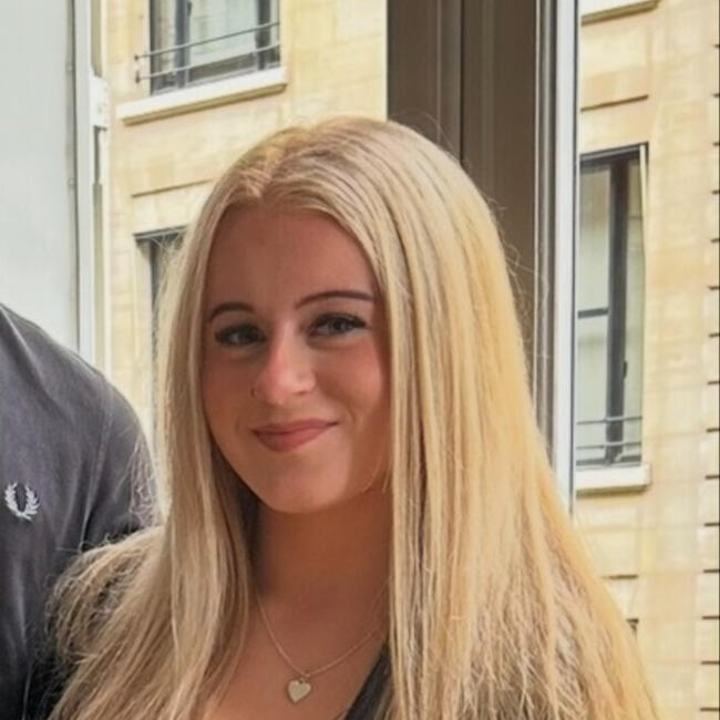 Babysitter in Farnham: Tess