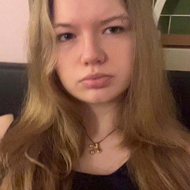 Babysitter in Bradford: Kacie
