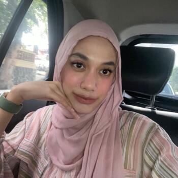 Babysitting job in Bekasi: babysitting job Hasna