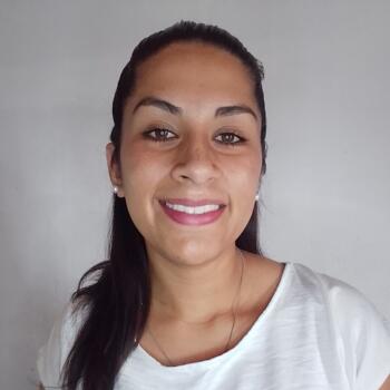 Babysitter in Pilar: Camila belen