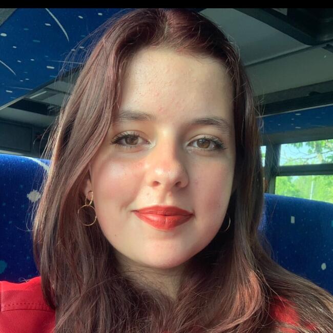 Babysitter in Paris: Agathe