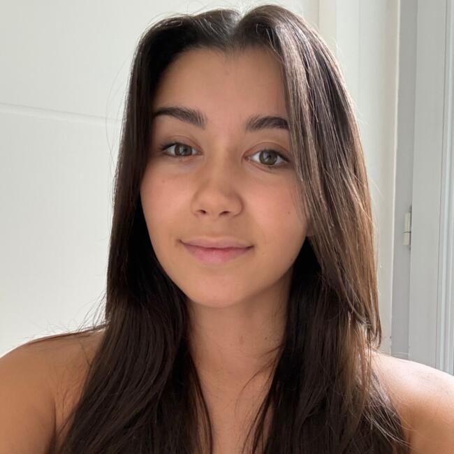 Babysitter in Saint-Etienne: Hana