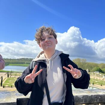 Babysitter in Roost-Warendin: Sacha