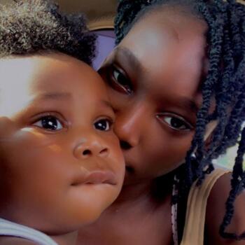 Babysitter in Medina Estates: Edna