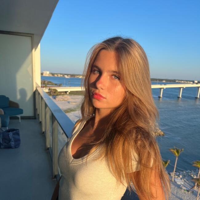 Babysitter in Pinellas Park: Allison