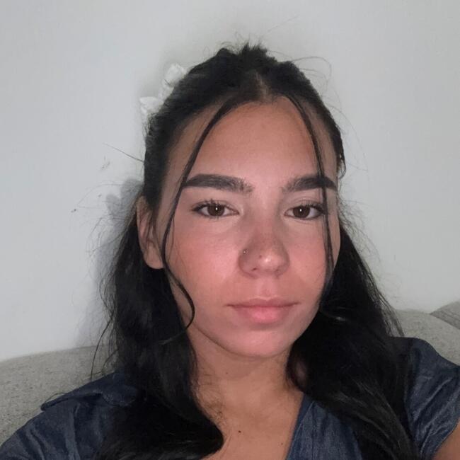 Babysitter in Saint-Christol-les-Alès: Charlotte
