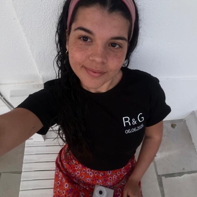 Babysitter in Estói: Vanessa