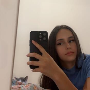 Baby-sitter Nice: Leona