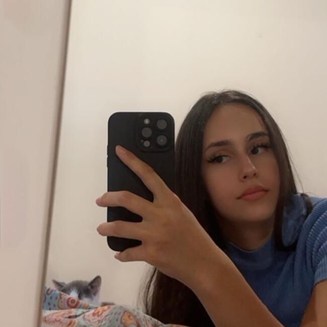 Babysitter in Nice: Leona