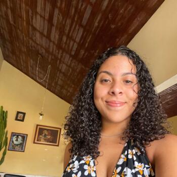 Babá em Niterói: Maria Hellem