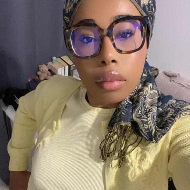 Babysitter in Paris: Nahida