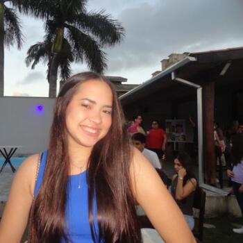 Babá em Caragua: Giulia