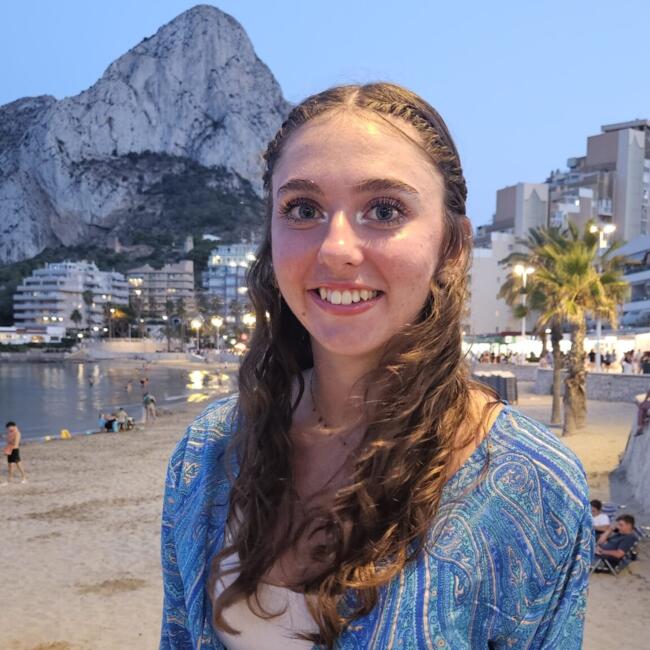 Babysitter in Dijon: Madyson