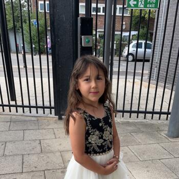 Childminder job in London: babysitting job Laruzia