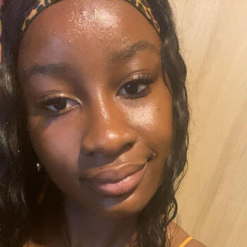 Babysitter in Longueuil: EVA MIREILLE FLORA