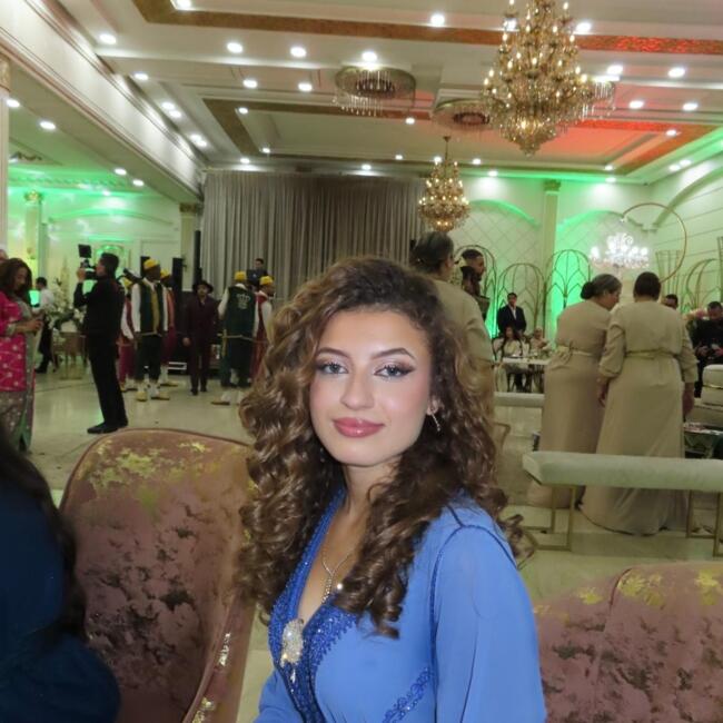 Babysitter in Paris: Myriem