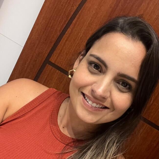 Emprego de babá em Silva Jardim: Camila