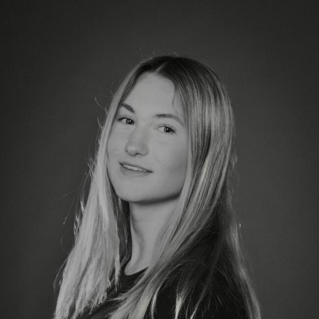 Babysitter in Cannes: Camille