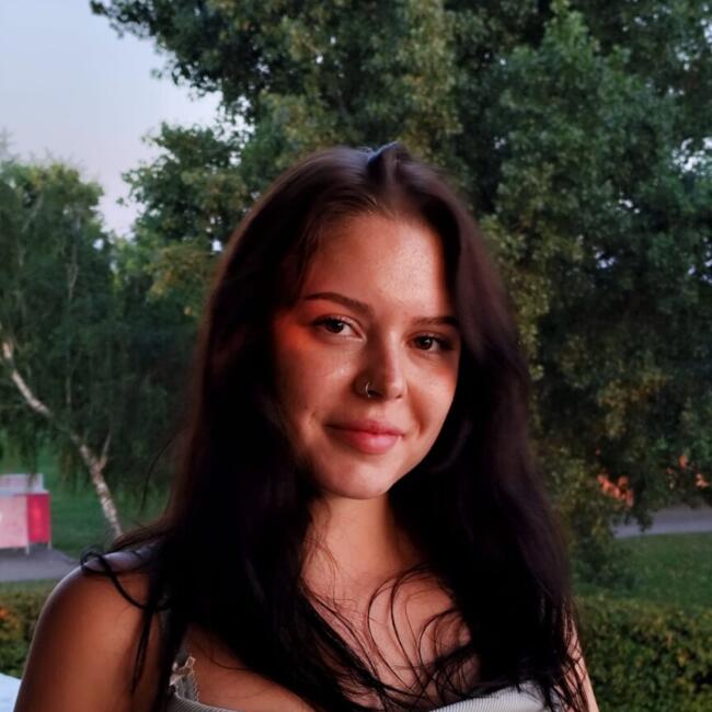 Babysitter in Spillern: Julia