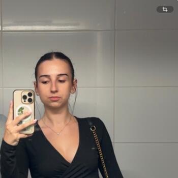 Babysitter Budapest: Vivien