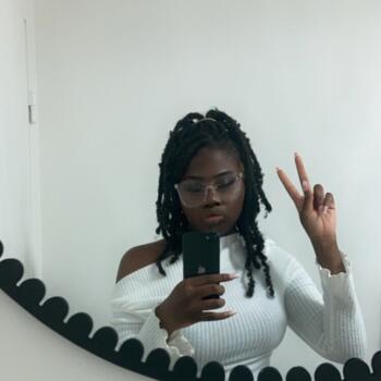 Babysitter in Vert-Saint-Denis: Gloria
