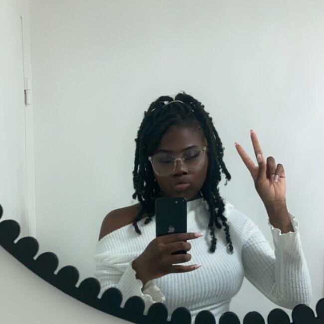 Babysitter in Vert-Saint-Denis: Gloria