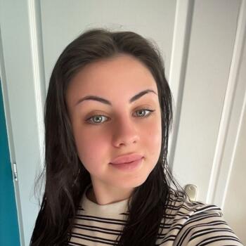 Babysitter in Beaumont-la-Ronce: Florina