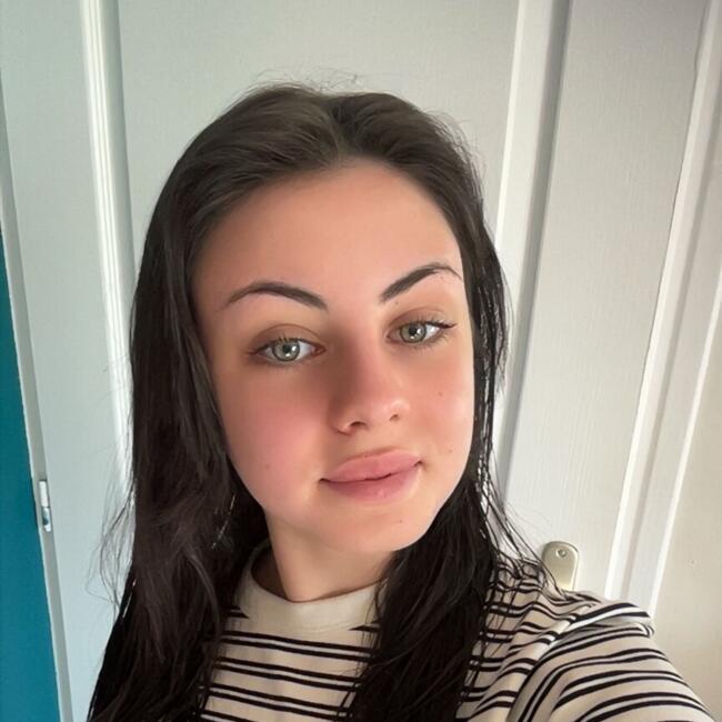 Babysitter in Beaumont-la-Ronce: Florina