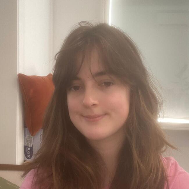 Babysitter in Carshalton: Laura Joy