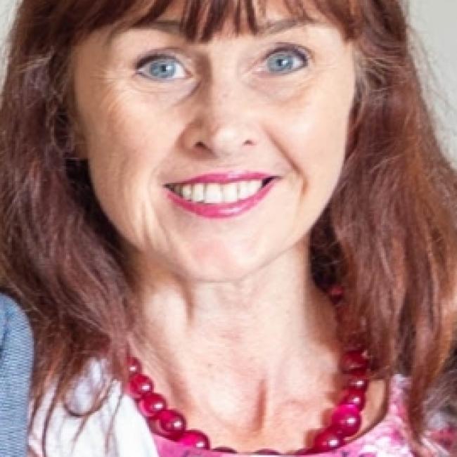 Babysitter in Nelson: Debbie