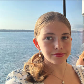 Babysitter in Trethomas: Lucy