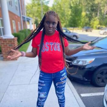 Babysitter in Newport News: Destiny