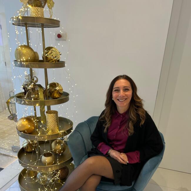 Babysitter in Andria: Dora