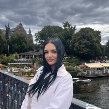 Babysitter in Bucharest: Raluca