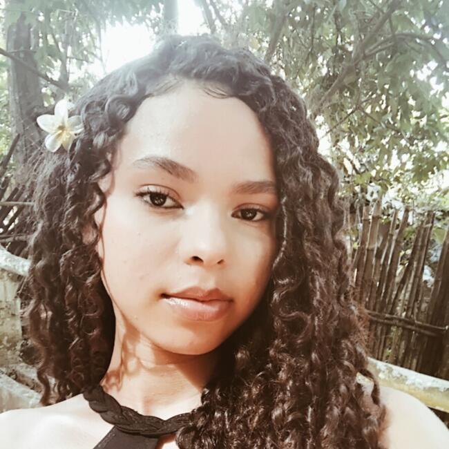 Babá em Primavera: Thais