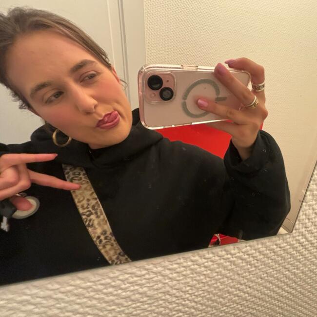 Babysitter in Antibes: Aléna