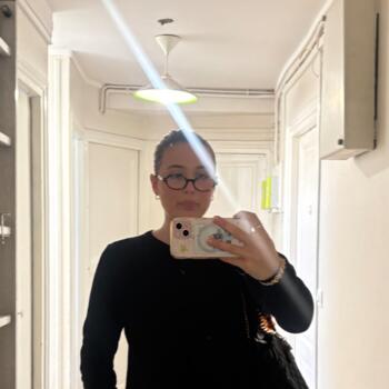 Babysitter in Paris: Aléna