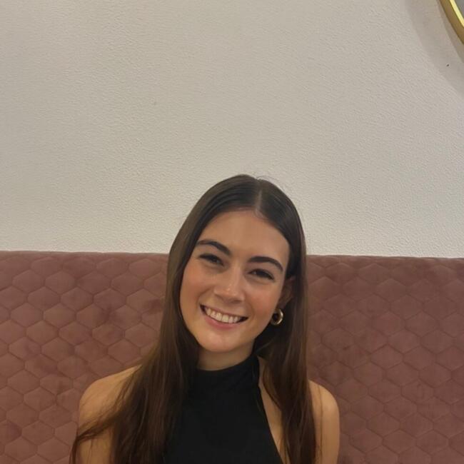 Babysitter in Gold Coast: Fearne