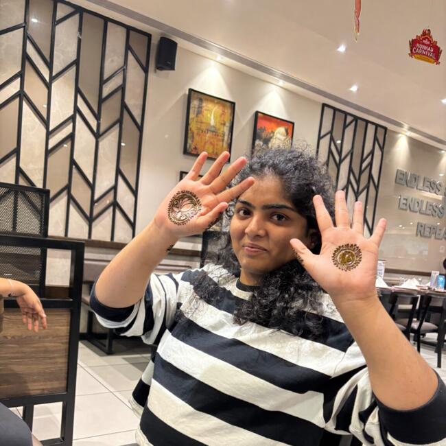 हैदराबाद में बेबीसिटर: Abhinaya