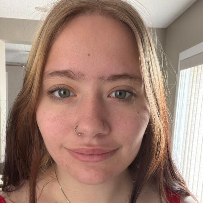 Baby-sitter in Calgary: Emily