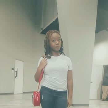 Babysitter in Longview (Texas): Aniza