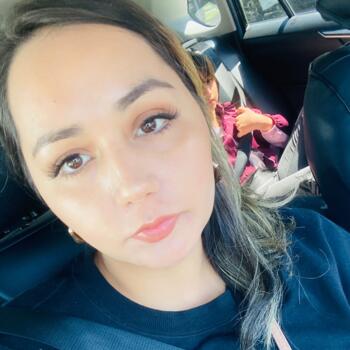 Baby-sitter in Burnaby: Yalda