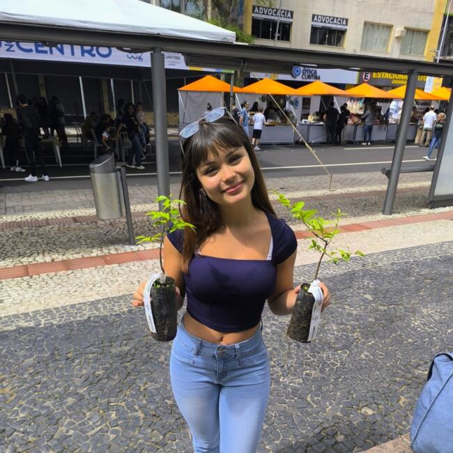 Babysitter in Curitiba: Laura