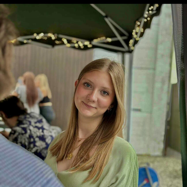 Babysitter in Tournai: Assya