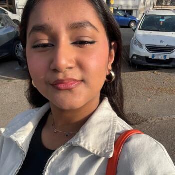 Babysitter Florence: Riya