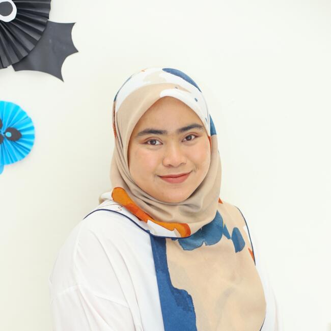 Pengasuh di Pekan Kayu Ara Pasong: Rozisyahanis Saharuddin