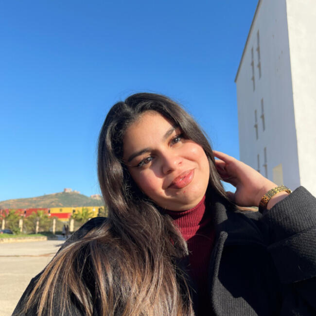 Babysitter in Rouen: Lyna